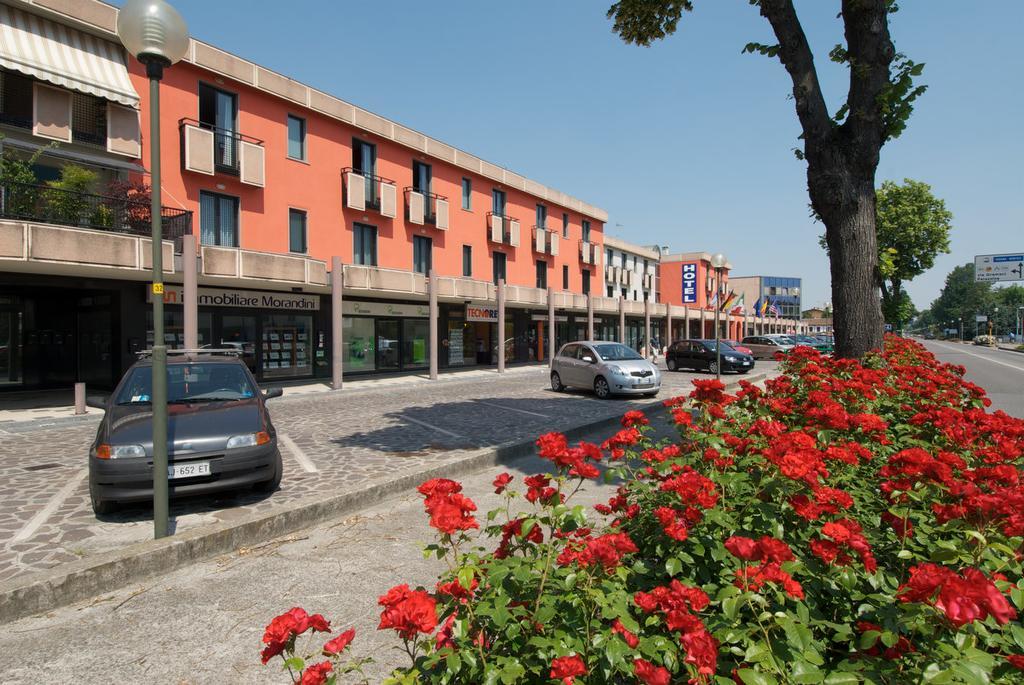 Hotel Residence Ducale Porto Mantovano Exterior foto